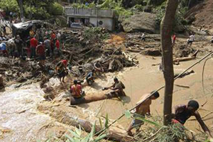Şiddetli yağışlar 20 bin kişi tahliye edildi
