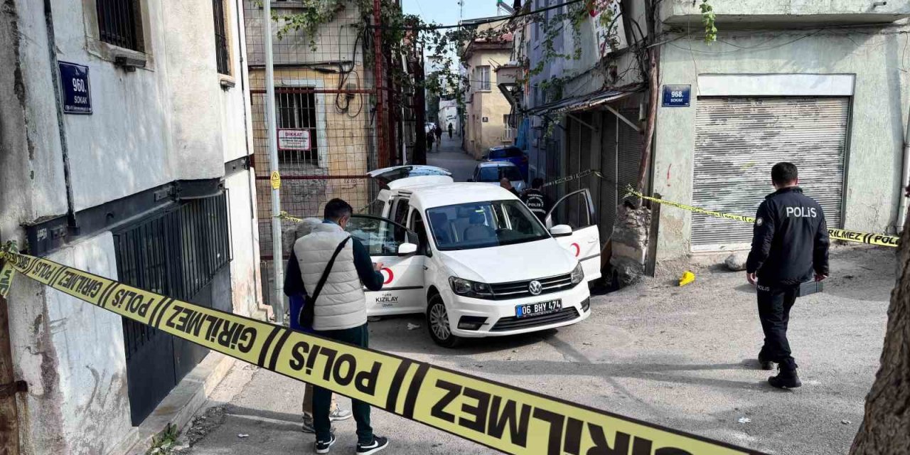 Kızılay personeli yemek dağıtırken vuruldu