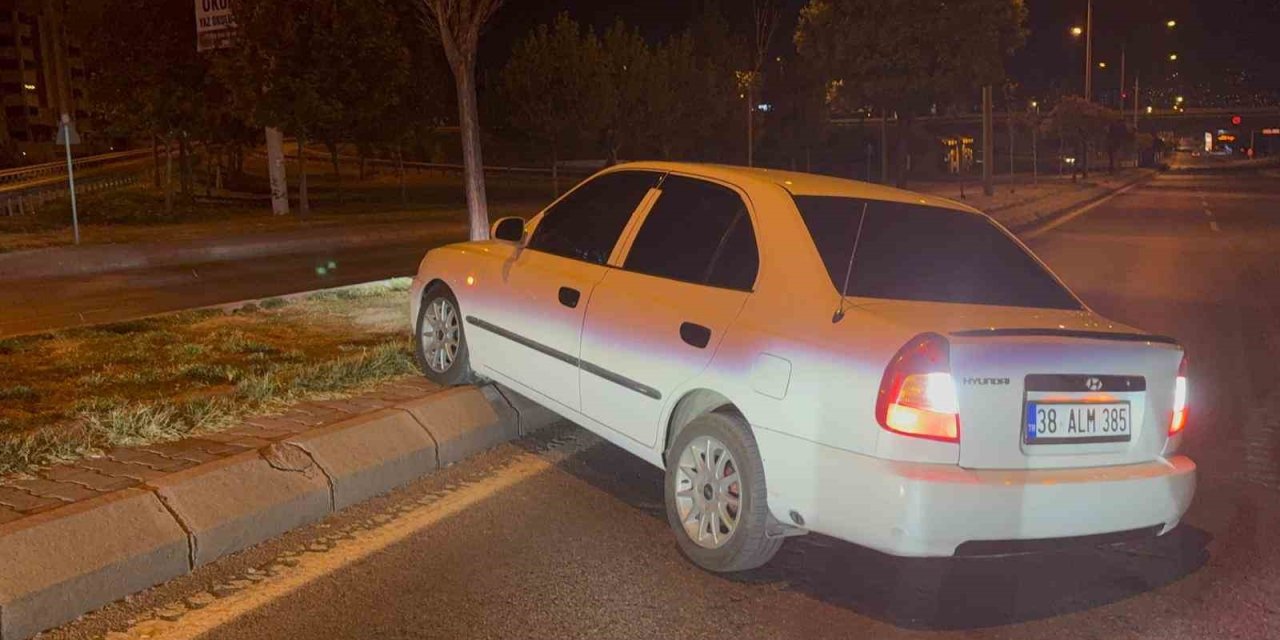 Seyir halindeyken uyudu, kaza yaptı yine uyudu