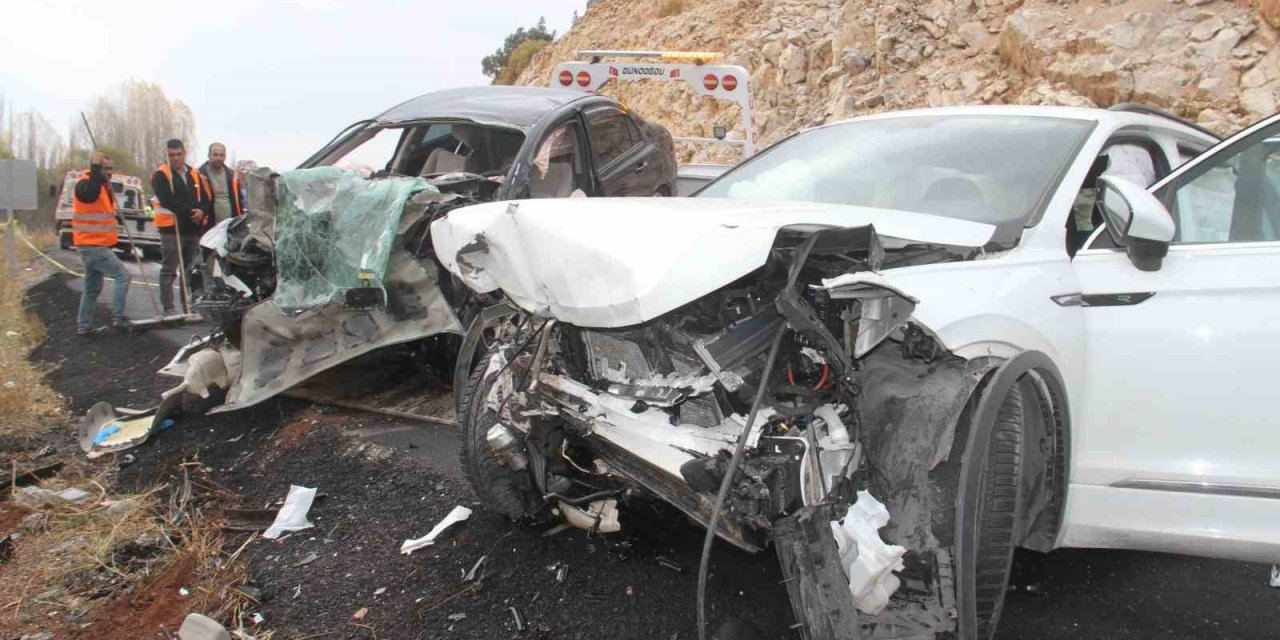 Kara Haber Beyşehir'den Geldi: Virajdaki Kaza Bir Aileyi Yasa Boğdu