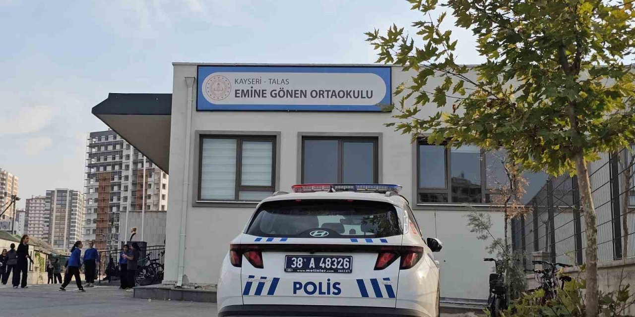 Okulda başlayan festival hastanede bitti: 80 öğrenci zehirlendi