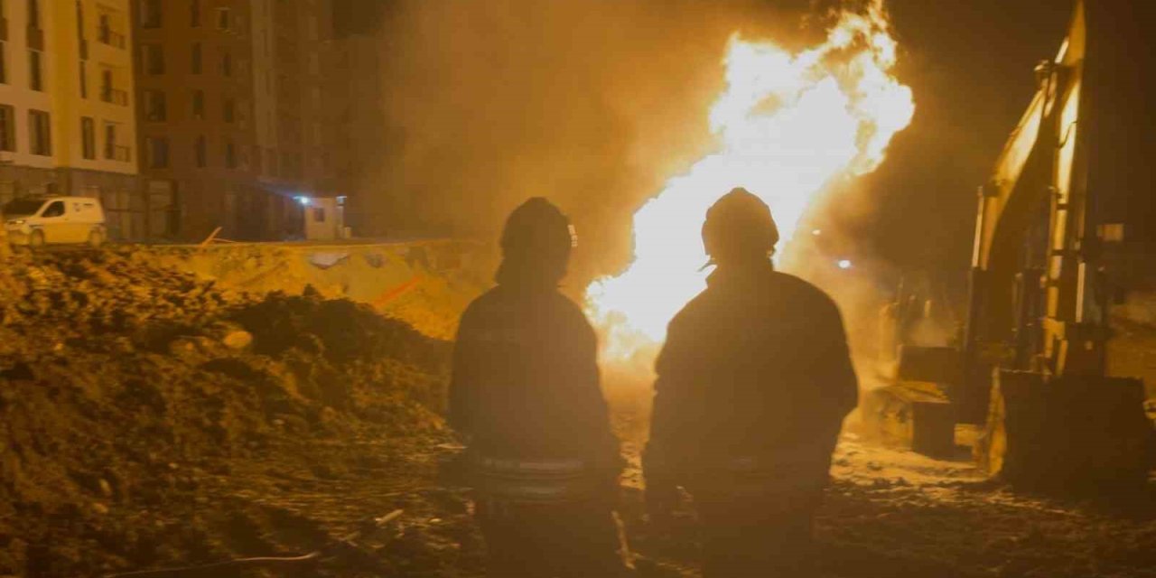 Deprem Konutları Bölgesinde Altyapı Kazası: Doğal Gaz Borusu Patladı