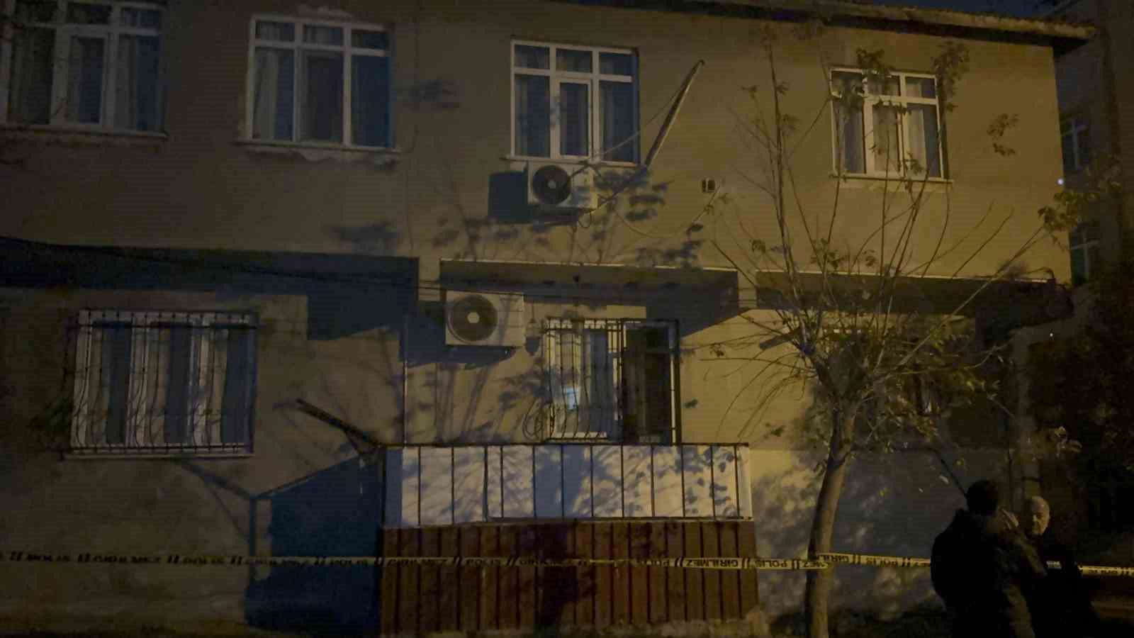 Gebze'de yer yerinden oynadı! 1 binada daha çatlak tespit edildi