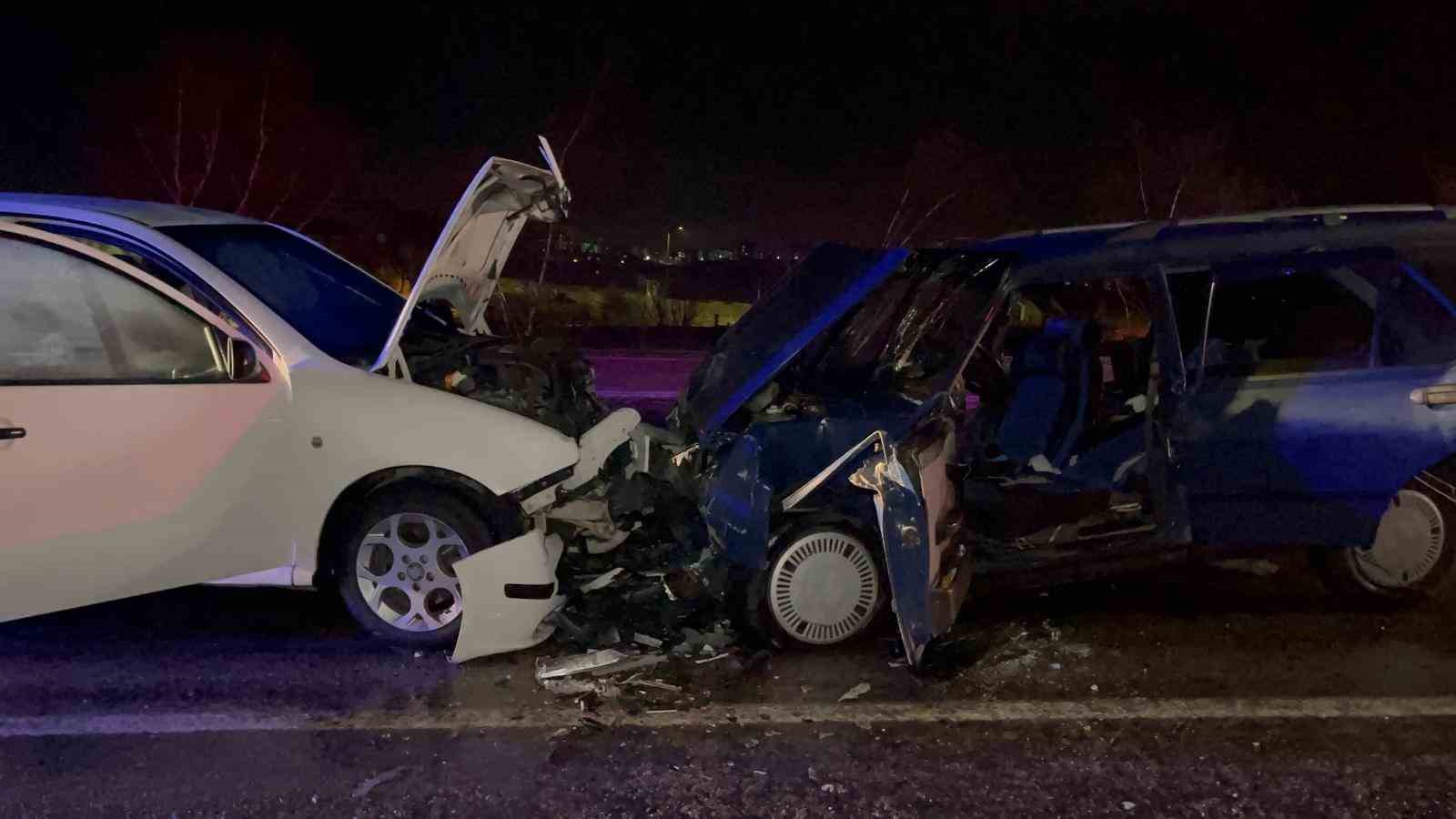 Eskişehir-Afyonkarahisar karayolunda 9 yaralı var