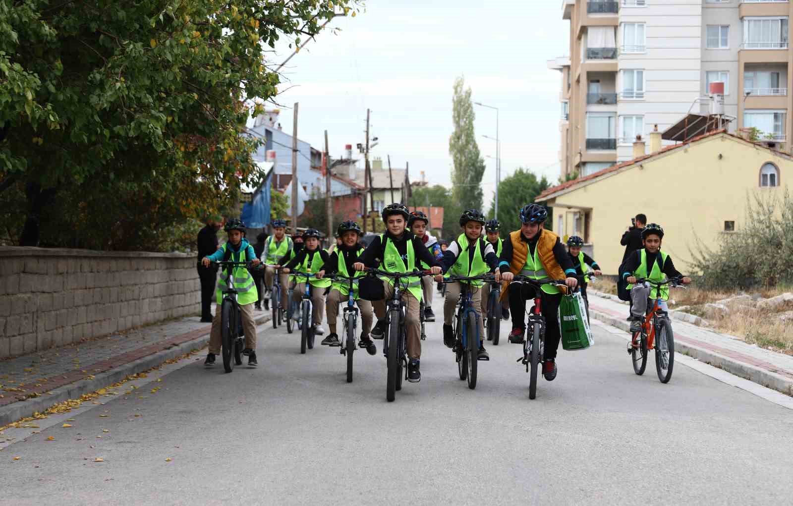 Konya'nın gençleri geleceği için pedal çeviriyor