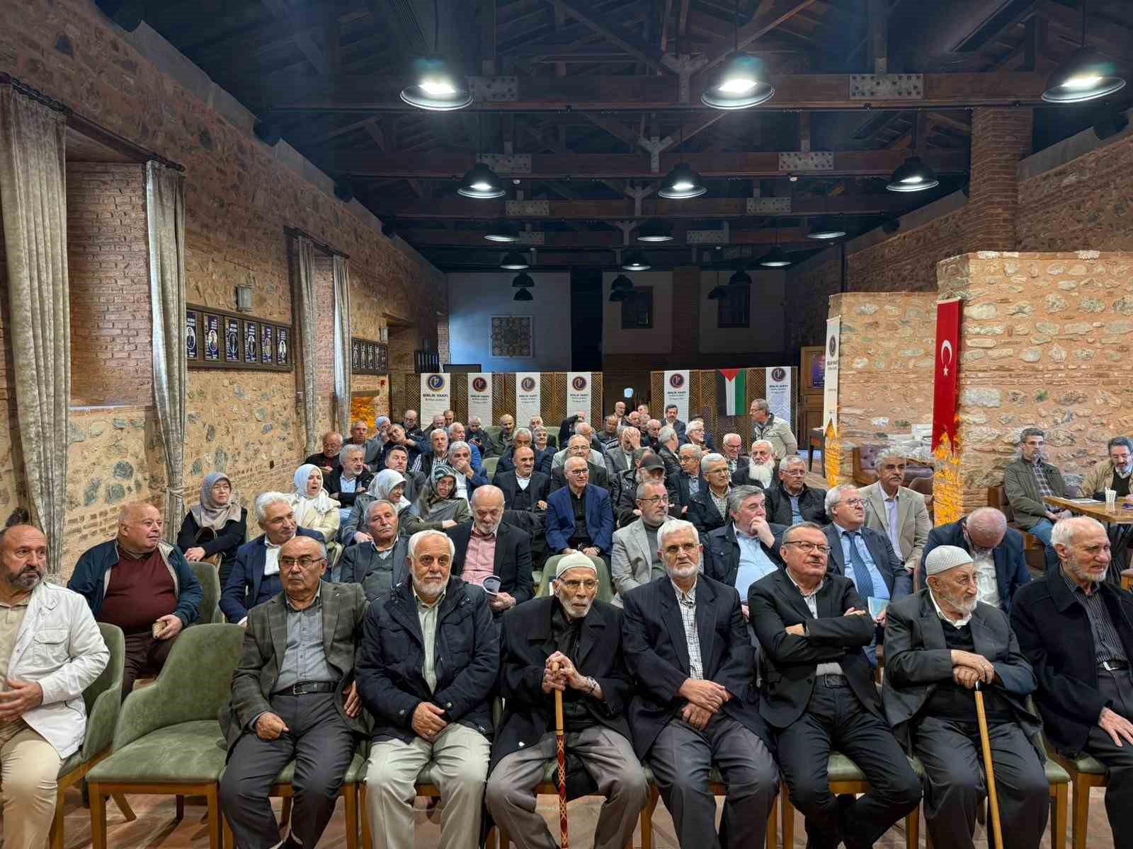 Gençlik gitti hasret gitmedi: 40 yıl sonra mezun oldukları okulda buluştular