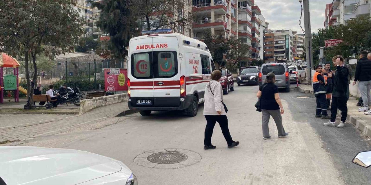 Dengesini kaybedip yola düşen adama kamyon çarptı