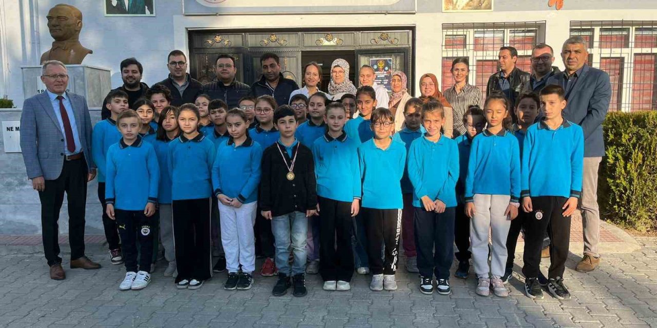 İlkokul öğrencisi Ömer Kösem, Emirdağ'ın gururu oldu