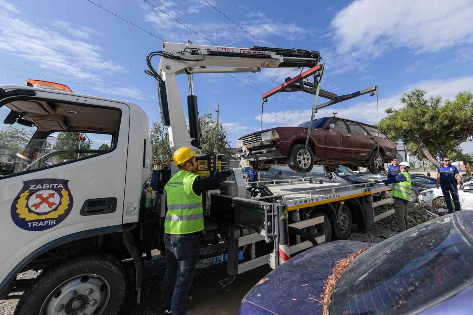 Hurda Araçlar Değerleniyor: İzmir'den Çifte Kazanç Modeli!