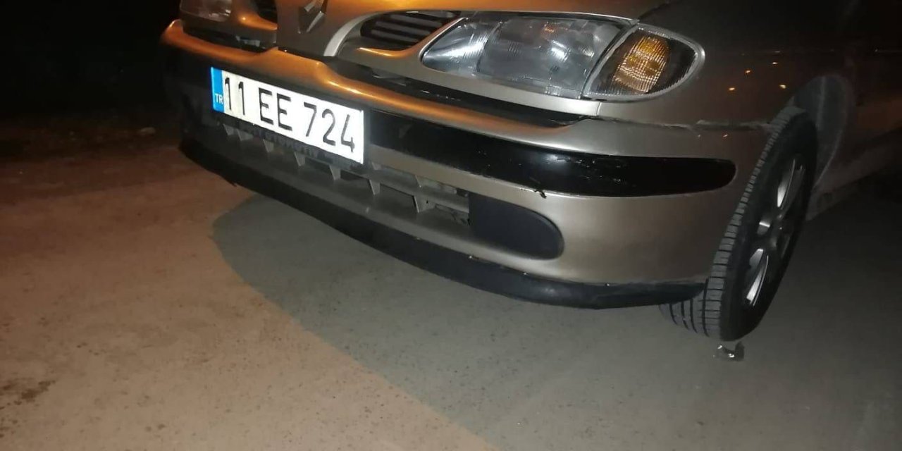 Yol Kenarında Yatan Alkollü Adamın Üzerinden Otomobil Geçti