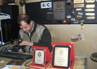 İnsanları sevindiriyoruz