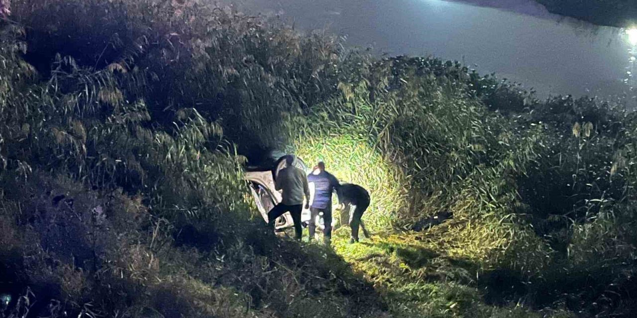 Kaçak Göçmenleri Taşıyan Otomobil Asi Nehri'ne Uçtu