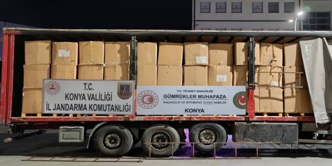 Konya'da Durdurulan Tırın Dorsesinden Tonlarca Kaçak Tütün Çıktı