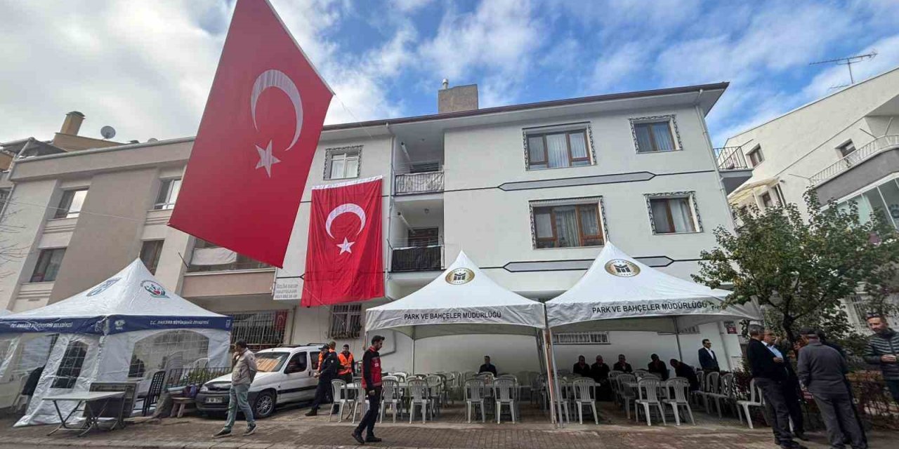 Şehit Pilot Cüneyt Kandemir’in Yenimahalle'deki baba ocağına ateş düştü