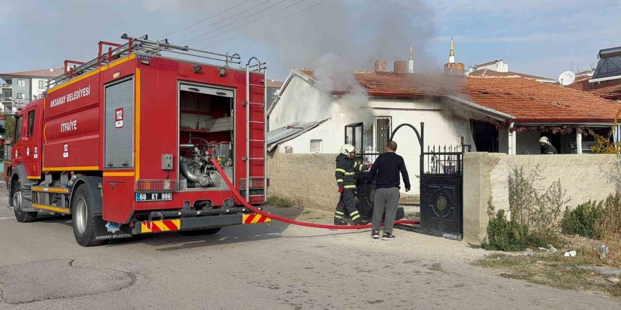 Tartıştığı annesinin evini ateşe verip kaçtı