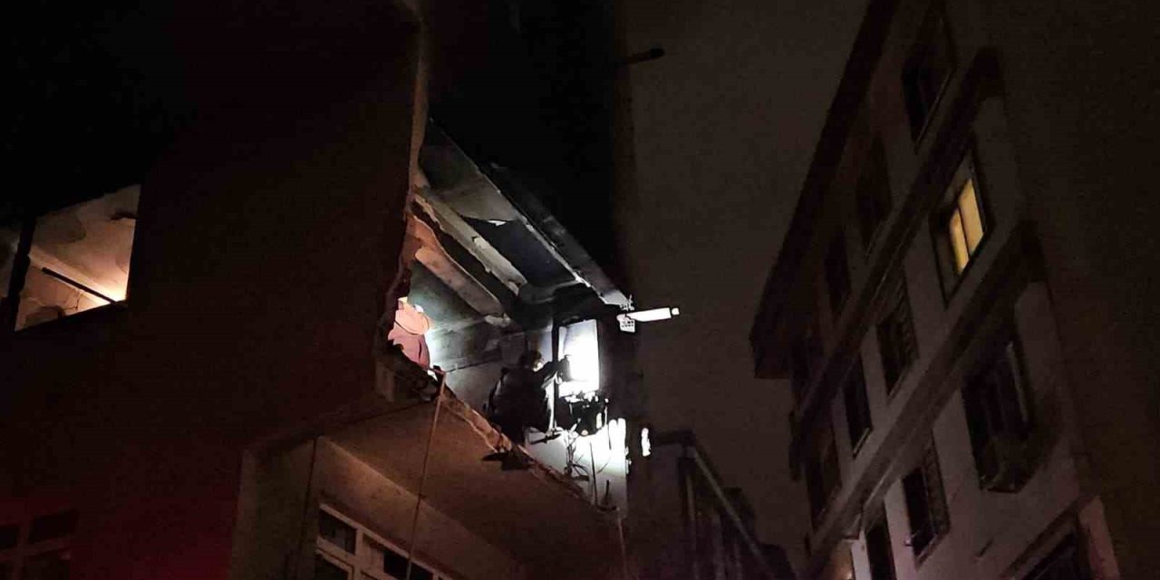 Doğal gaz patlaması evin duvarını yıktı