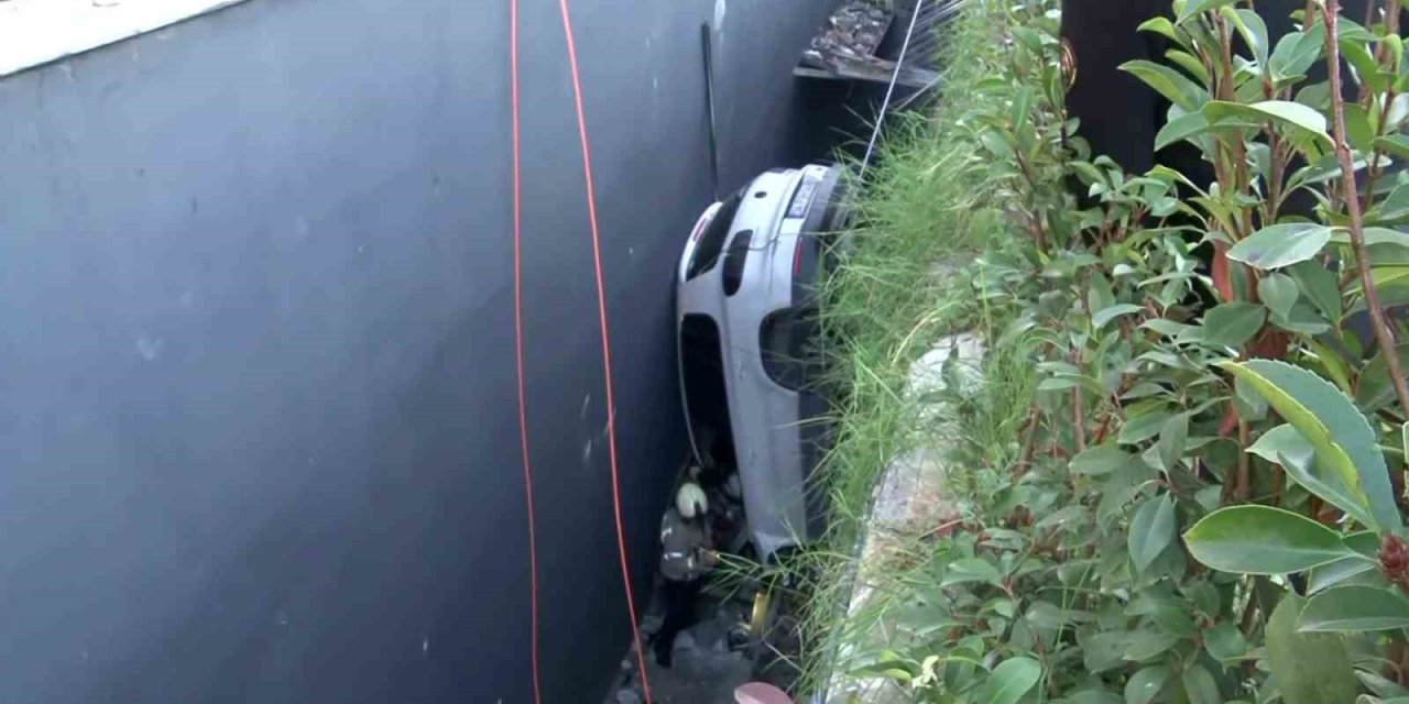 Bowling Topu Gibi: Araçlara Çarpıp Boşluğa Düştü