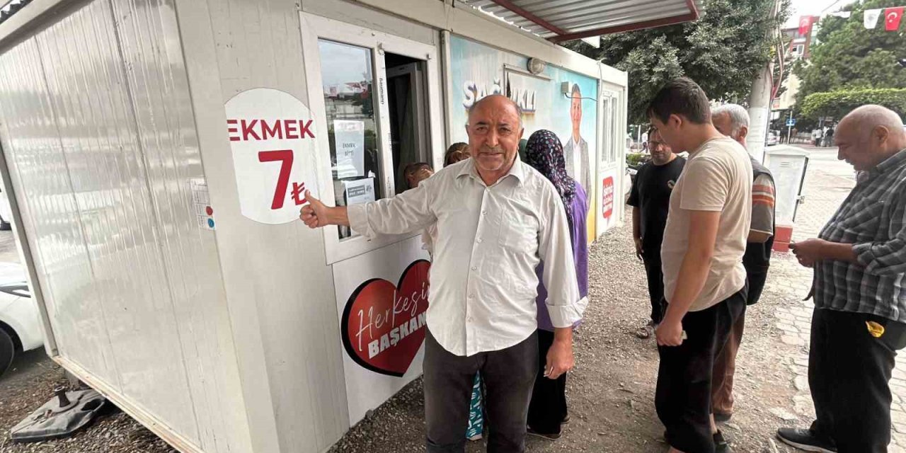 7 liraya ekmek satınca kuyruk oluştu