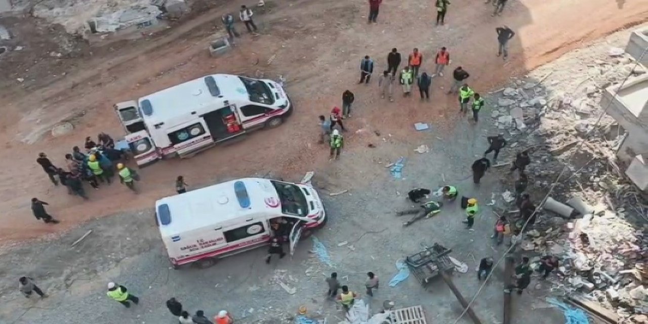 Vinç kırılınca 25 metreden yere çakıldılar