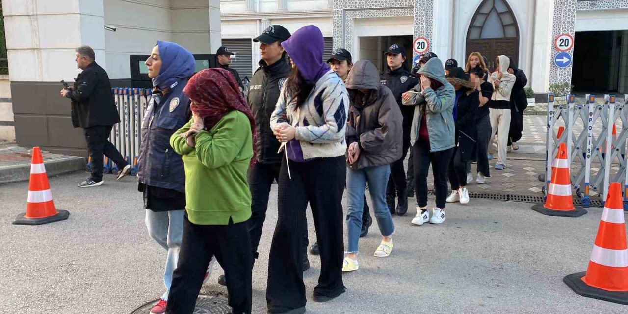 Bungalov Dolandırıcılığı Operasyonu: 11 İlde Eş Zamanlı Baskın!