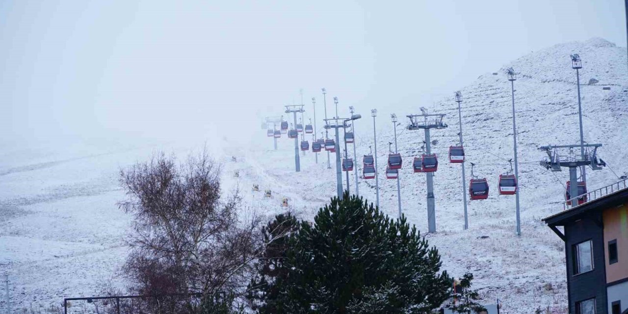 Erciyes Dağı beyaza büründü