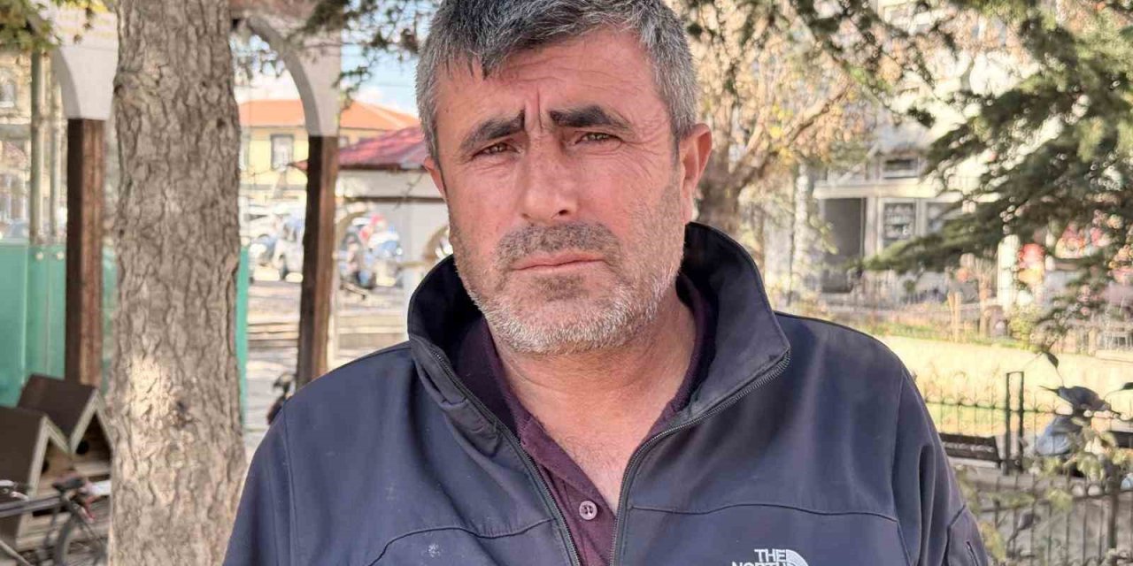 Gıda zehirlenmesiyle hayatını kaybeden ailenin Afyon'daki yakınları tepkili