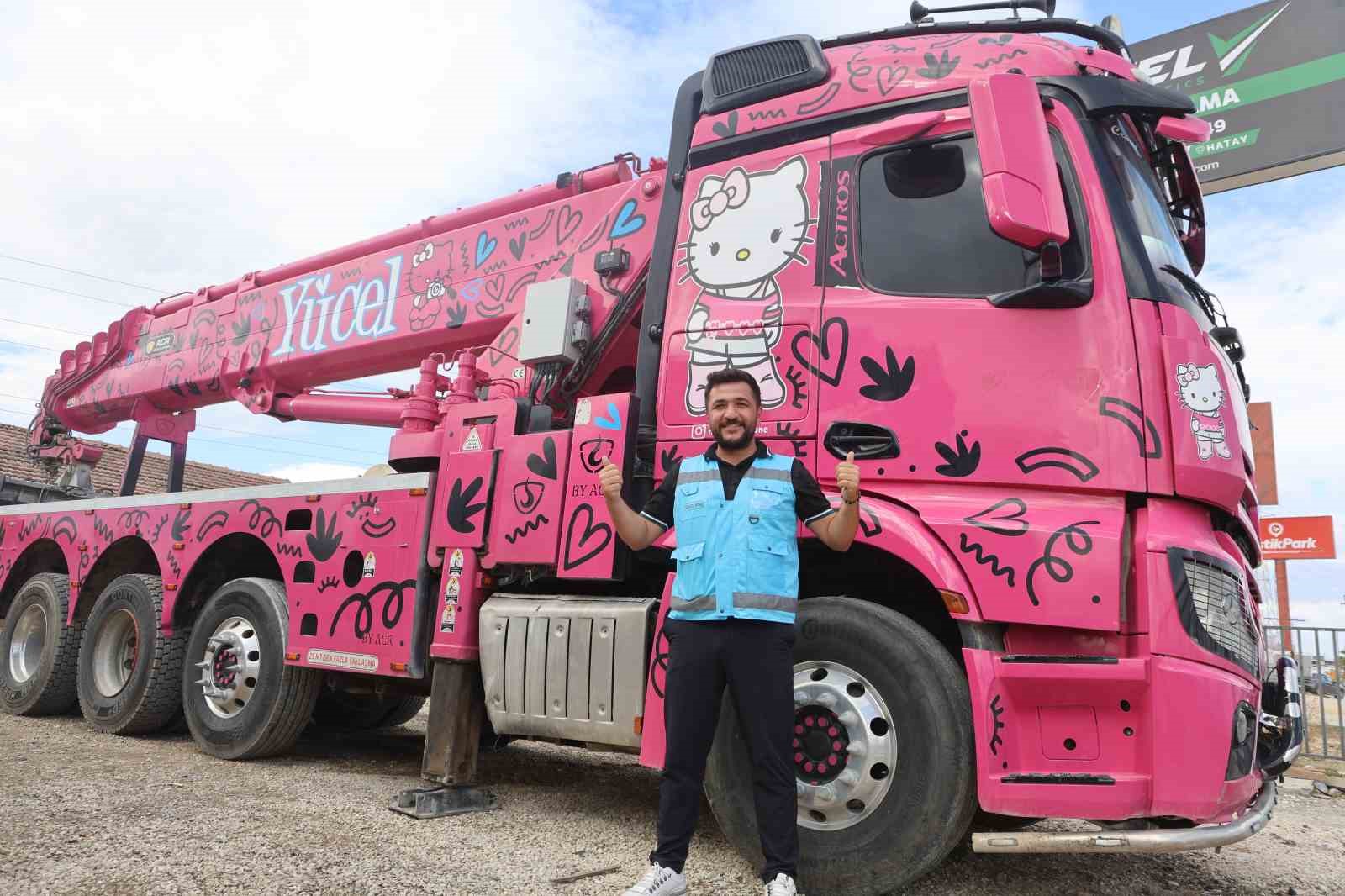 Kızı için vinci pembeye boyadı