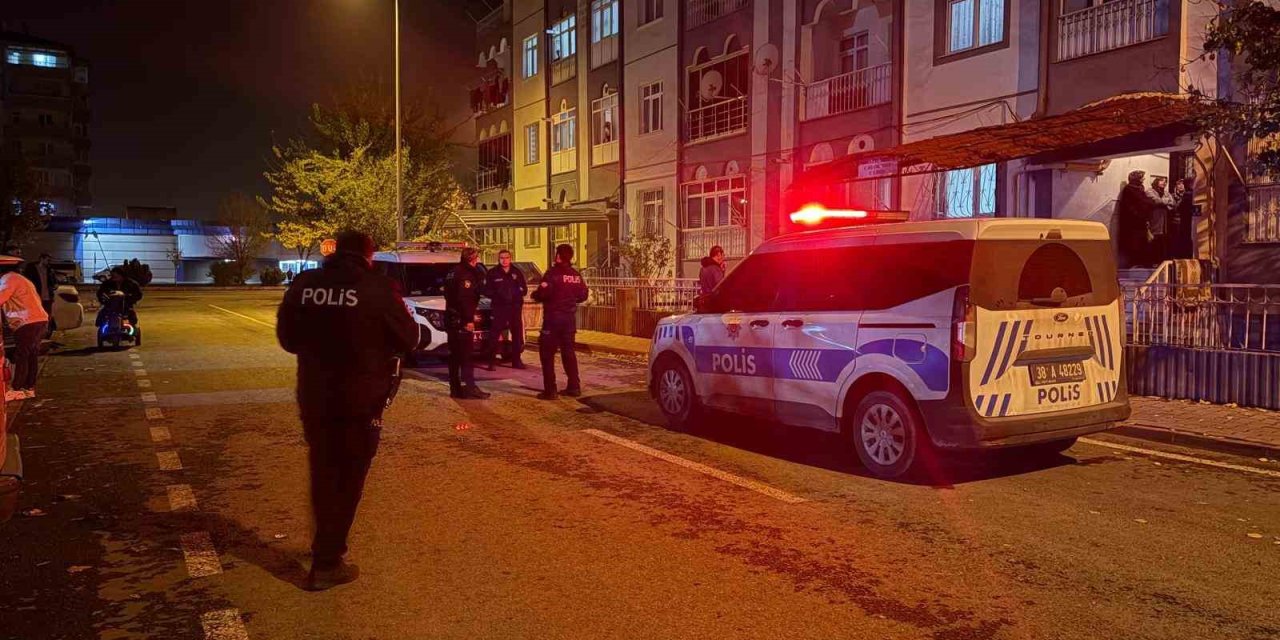 4. kattan düşen genç kız yaşam mücadelesi veriyor