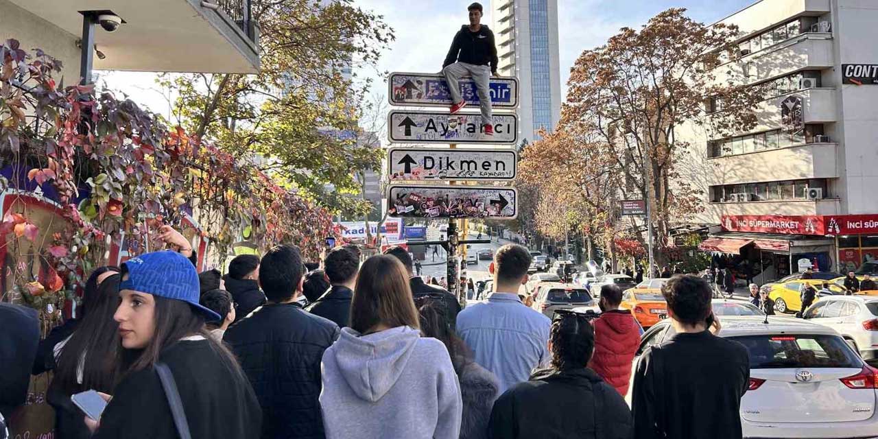 Ankara'da viral Kızılay tabelası akımına dev balık da katıldı
