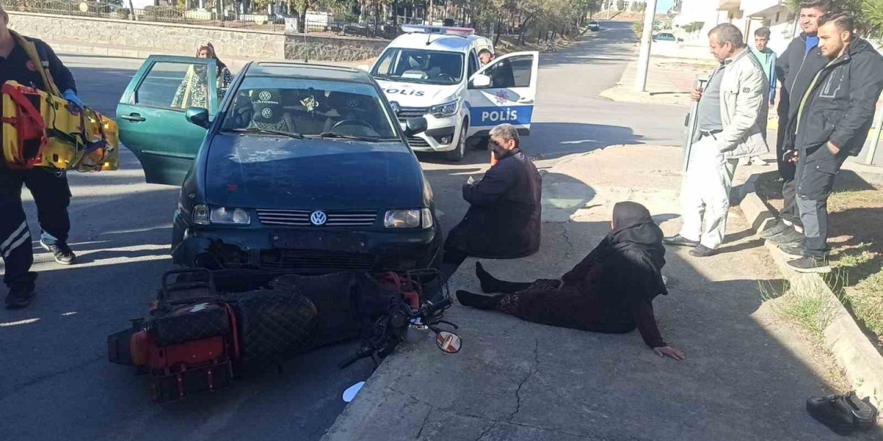 Seydişehir'de otomobil ile motosiklet çarpıştı: 2 yaralı