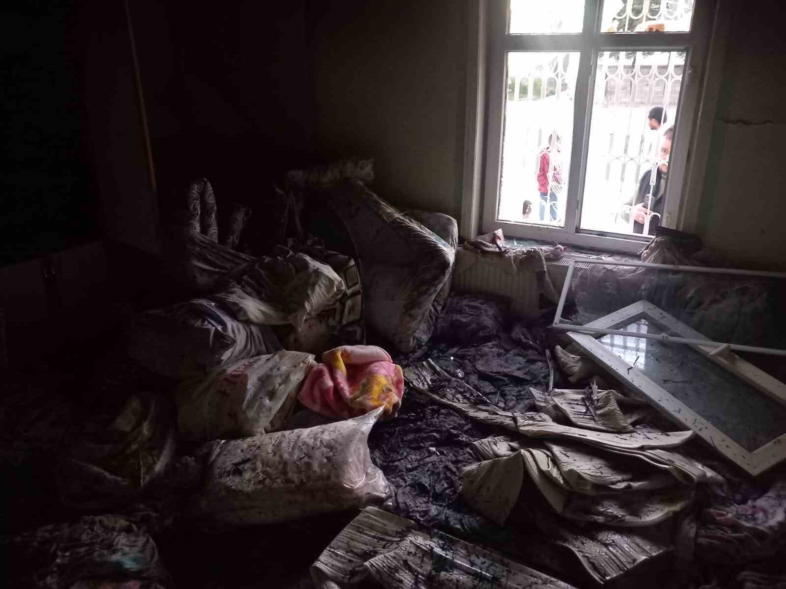 Karapınar’da Müstakil Ev ve Tır Dorsesinde Yangın