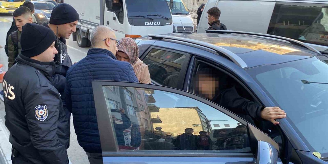 17 yaşındaki çocuk okul çıkışı bıçaklandı