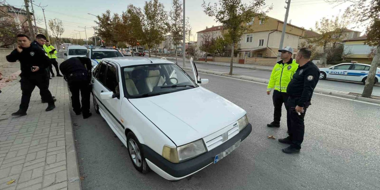 Ehliyetini ve aracını bırakıp kaçtı: 30 bin lira ceza yazıldı
