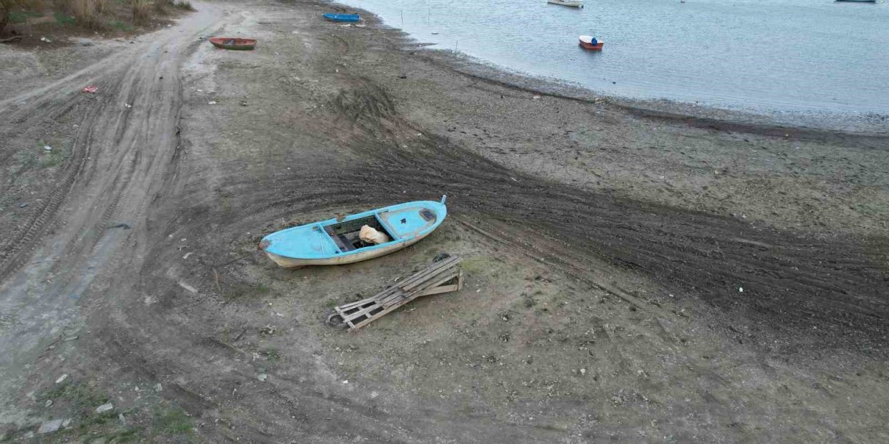 Terkos Gölü’nde su seviyesi 10 metre çekildi