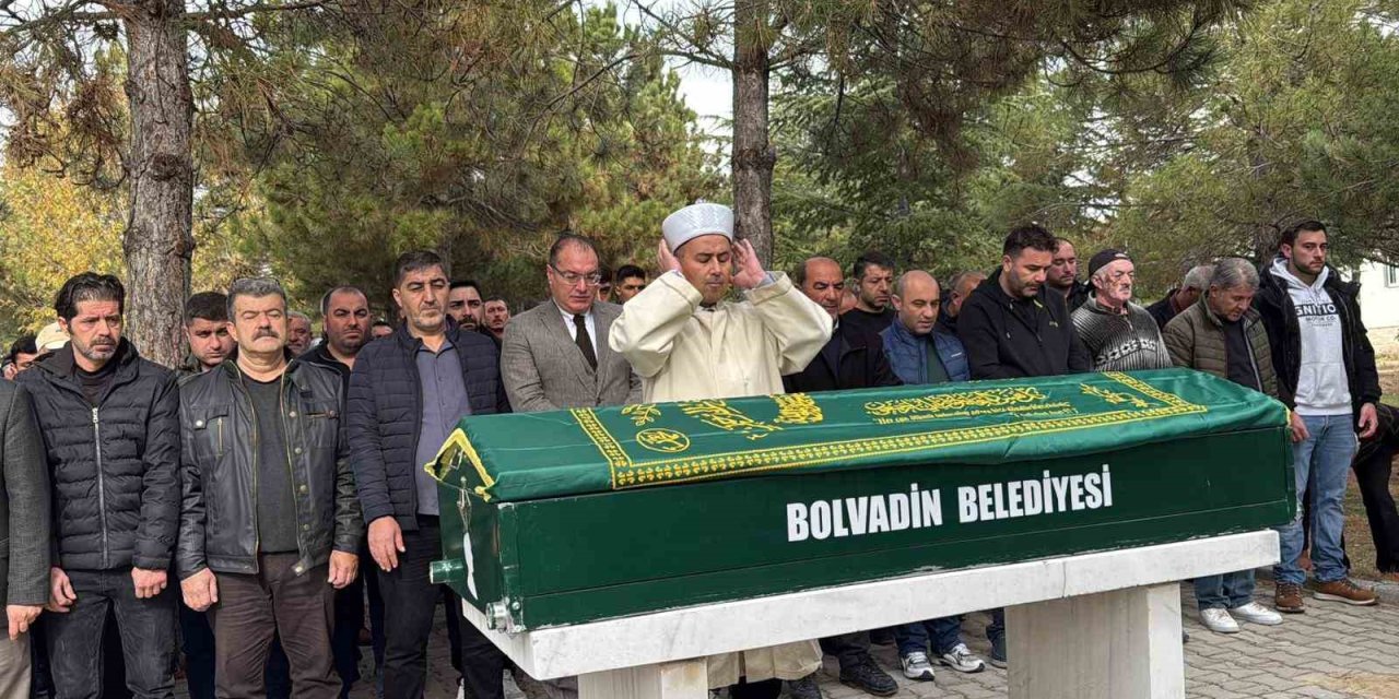 Afyonkarahisar'da Yürek Burkan Tören: Böcek Ailesinin Son Üyesi Toprağa Verildi