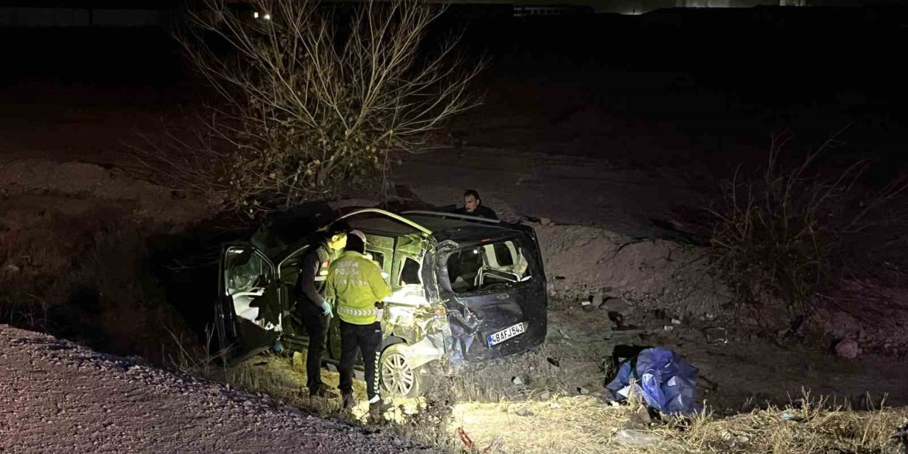 Tatlıcak'ta Feci Kaza: Sürücü Hayatını Kaybetti, 3 Kişi Yaralı