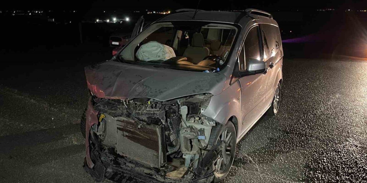 Karaman’da kavşakta kaza: 2’si çocuk 4 yaralı