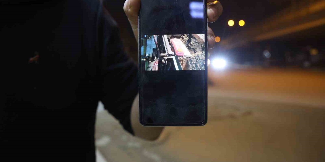 Yol Ortasına Beton Skandalı! Sürücü: Firmam Zengin, Cezamızı Öderiz