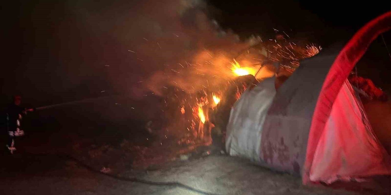 Kulu'da Bahçedeki 22 Ton Saman Alevlere Teslim Oldu