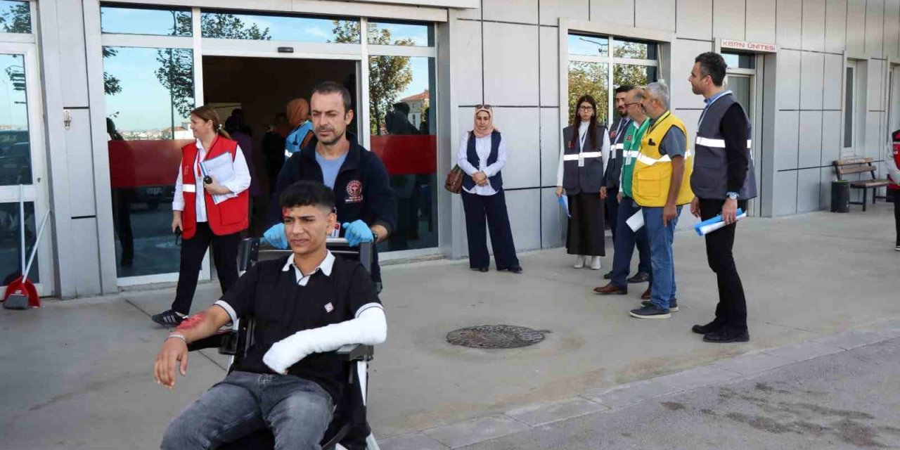 Devlet hastanesinde toplu yaralanma tatbikatı