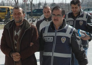 Bıçaklayıp peşine düşüp öldürmüş