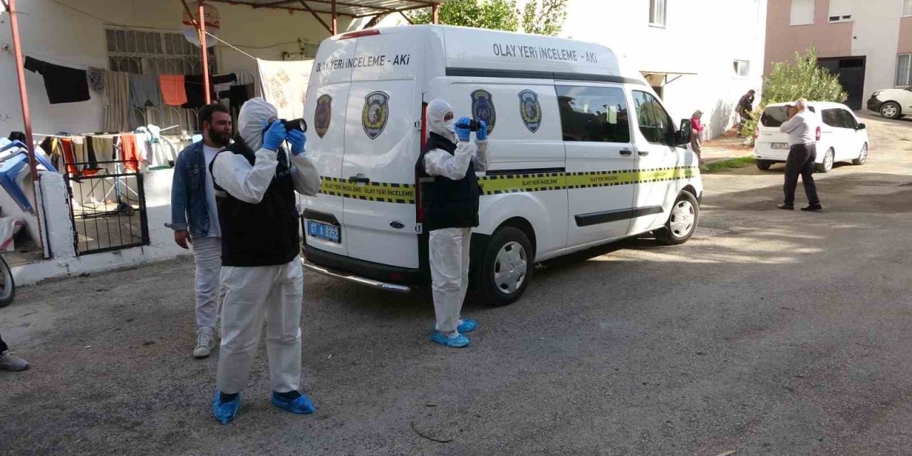 Mahalleyi koku sarınca öldüğü ortaya çıktı