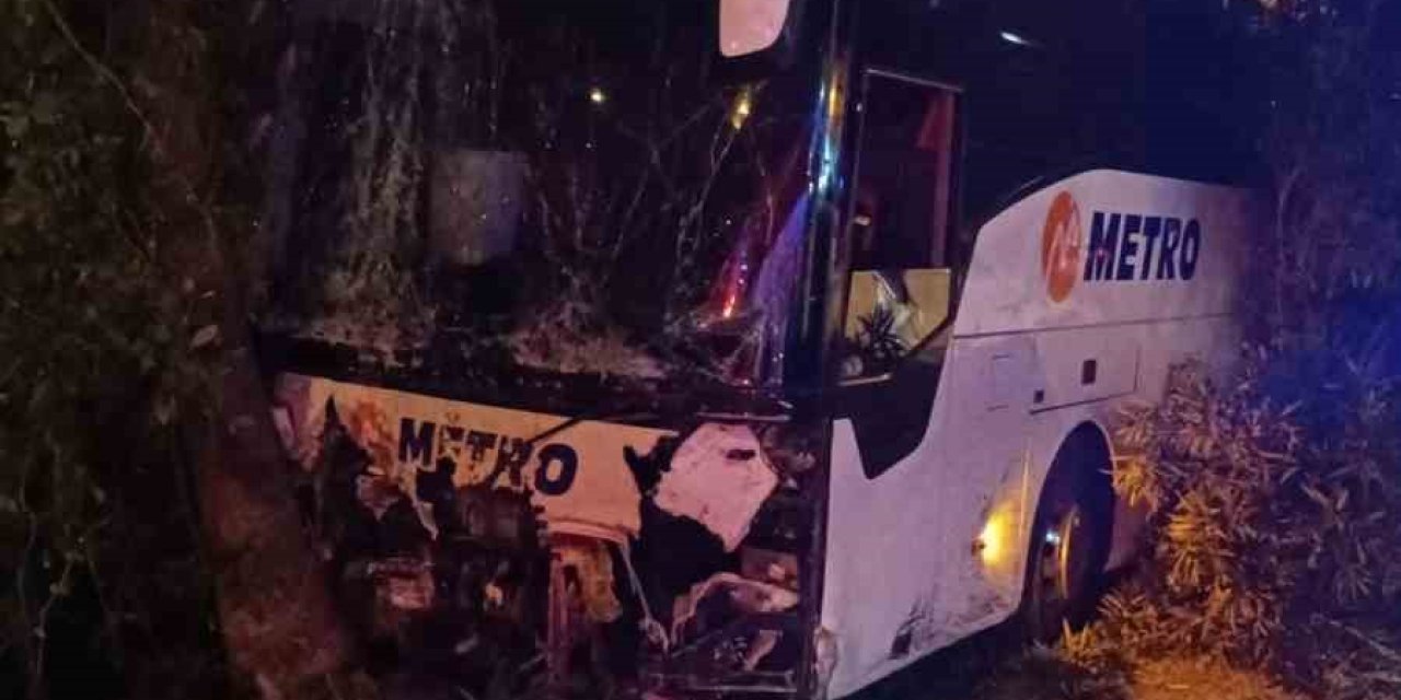 Konya plakalı Metro otobüsü Alanya'da kaza yaptı