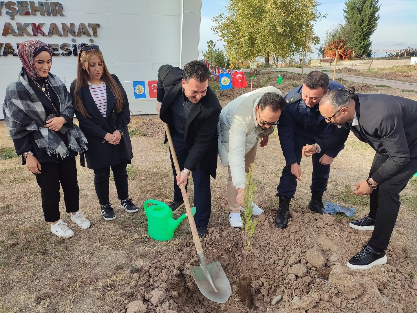Beyşehir'de fidanlar toprakla buluştu