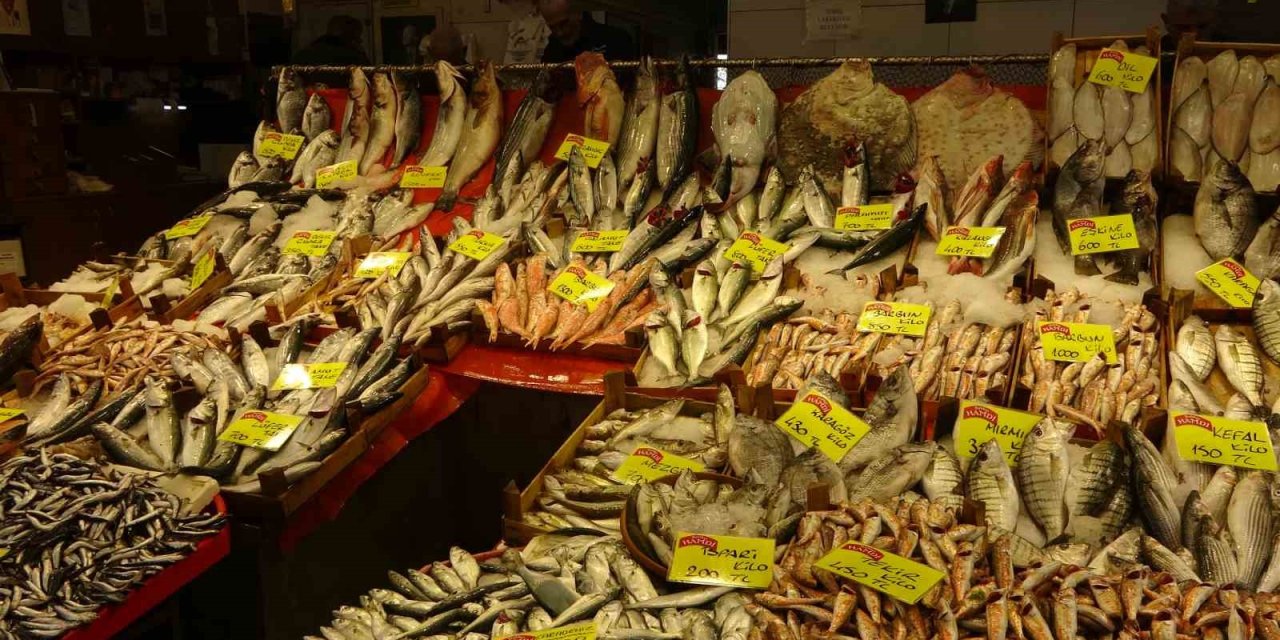 Balık tezgahlarında ürün yok çeşit çok