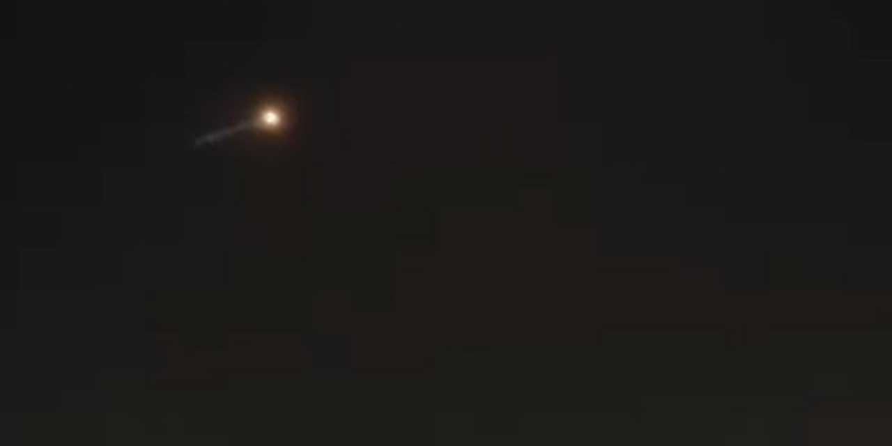 İstanbul Semalarında Esrarengiz Işık Hüzmesi: Göktaşı mı Düştü?