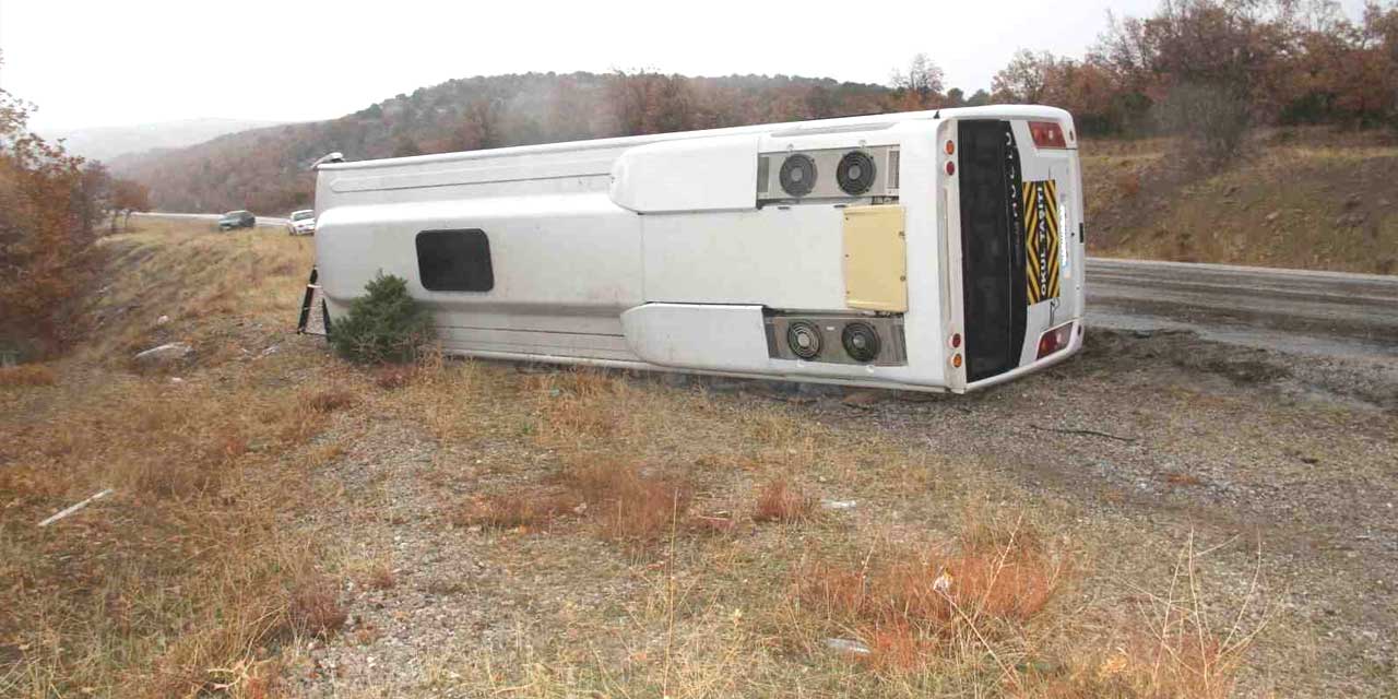 Konya'da Öğrenci Minibüsü Devrildi: 29 Hafif Yaralı