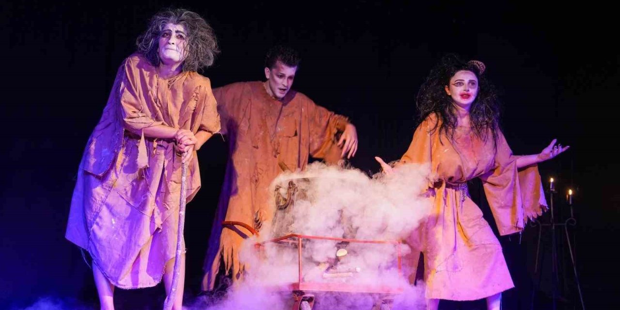 Genç oyuncular modern macbeth uyarlamasıyla sahne aldı