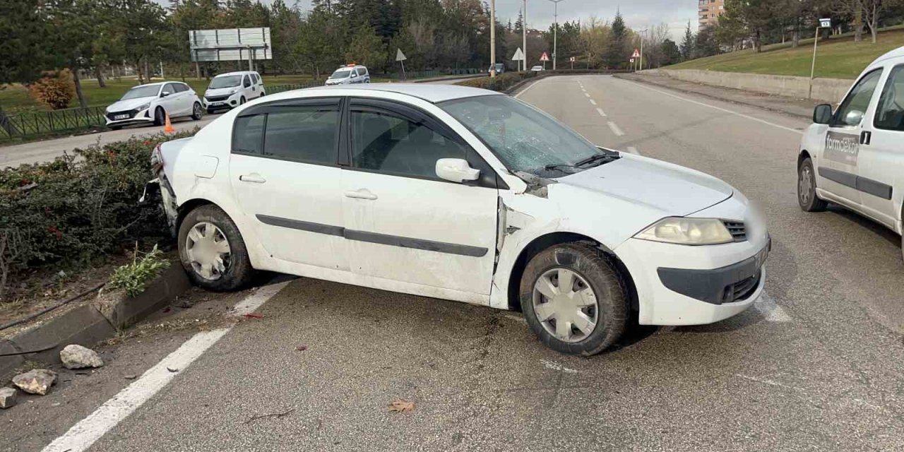 Zincirleme Kaza Ölüm Getirdi: Savrulan Yayalara İkinci Araç da Çarptı