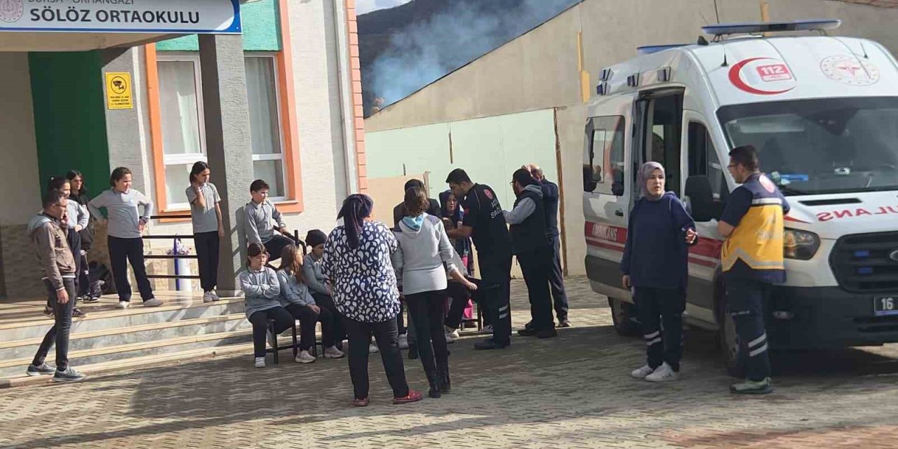 Okulda şinitzel yiyen öğrenciler hastaneye kaldırıldı